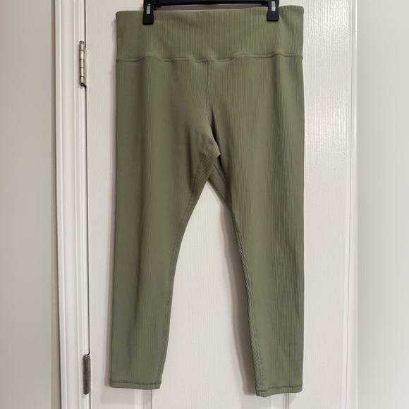 Athleta Pants - Athleta Elation Rib 7/8 Tight Size XL EUC